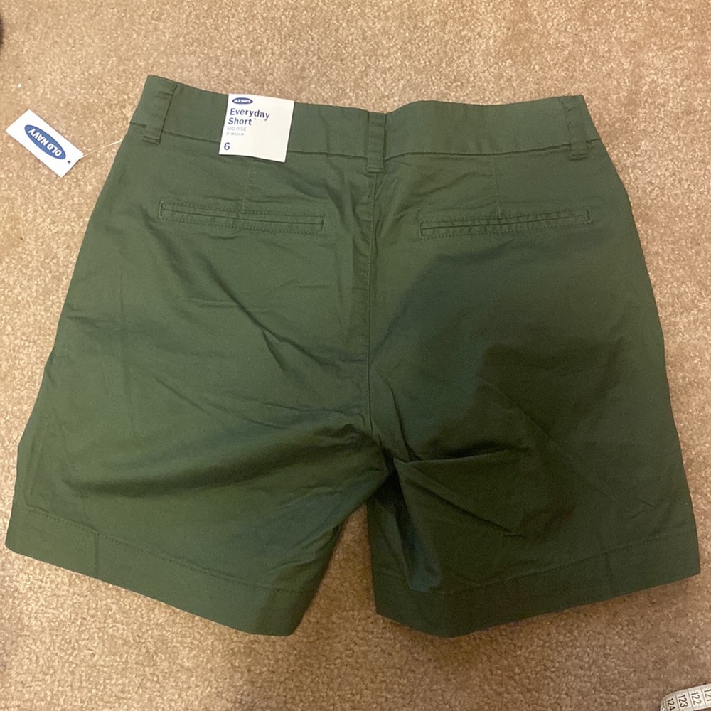 NWT Old Navy Everyday Mid-rise Short - Picture 2 of 3